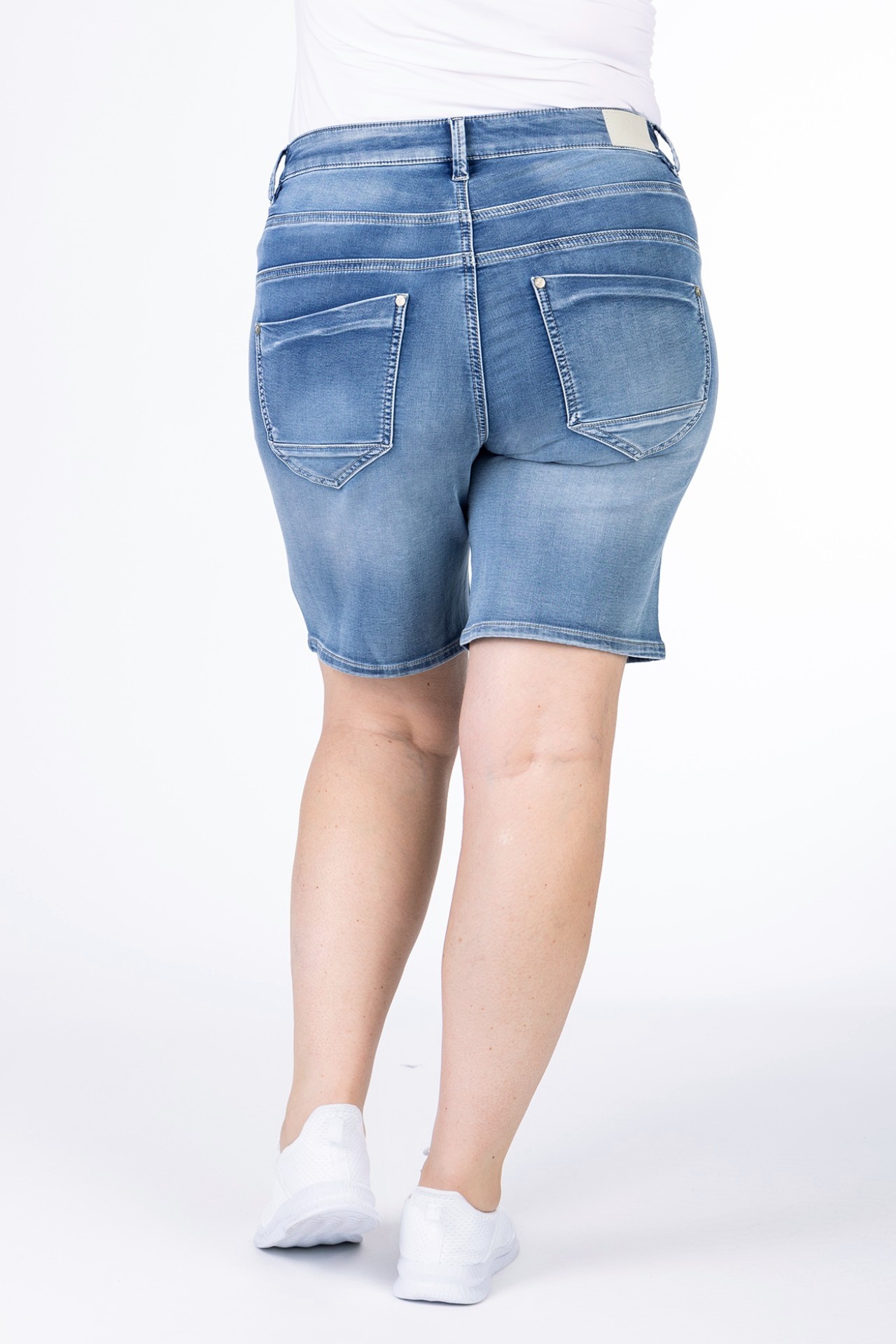 Jeans-Shorts 57Iris im Loose-Fit aus weichem Jog-Denim